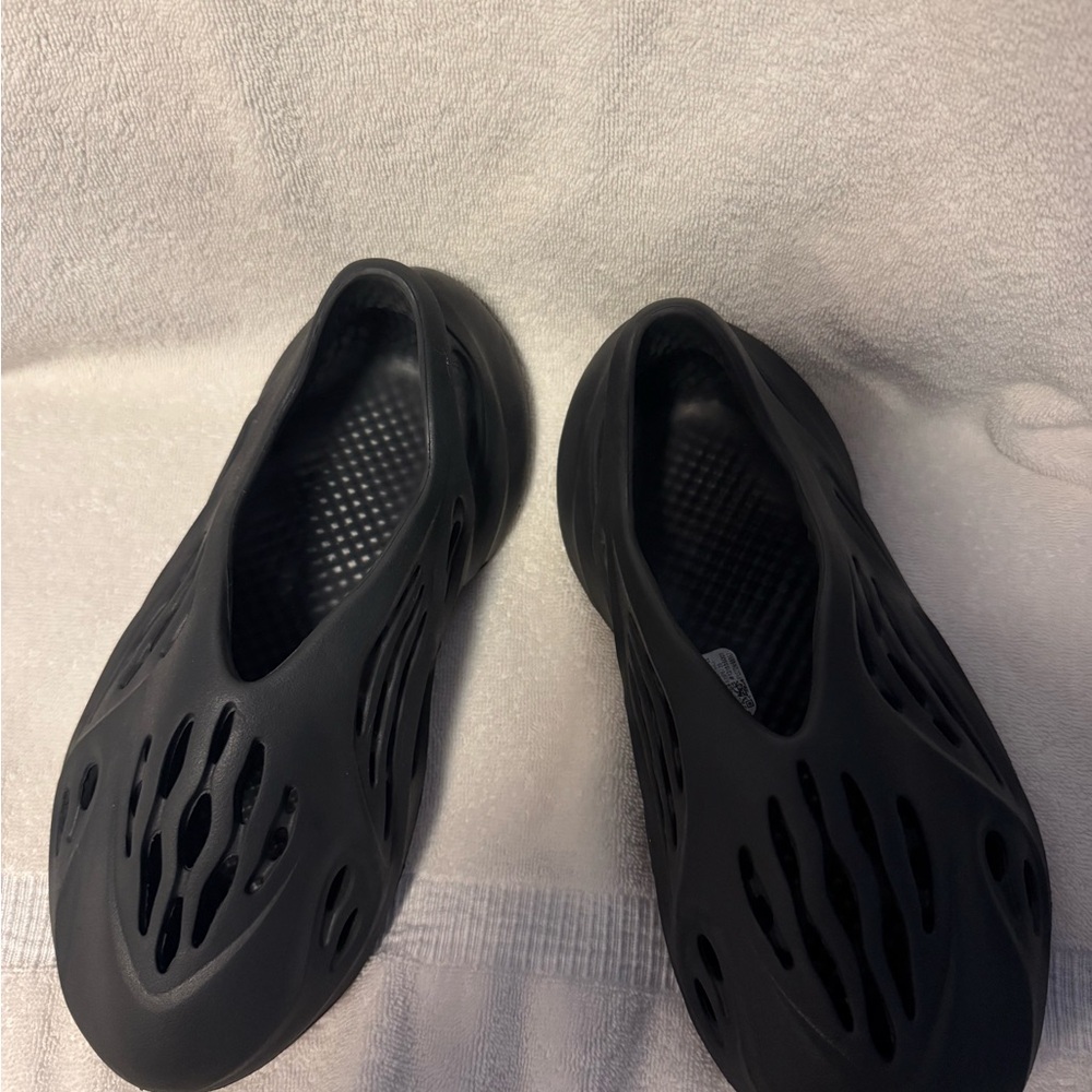 Yeezy Black Athletic Shoes
